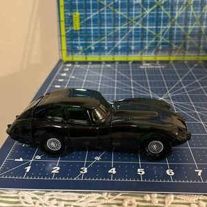 AVON GREEN JAQUAR 2+2 XK-E CAR DECANTER NOVELTY